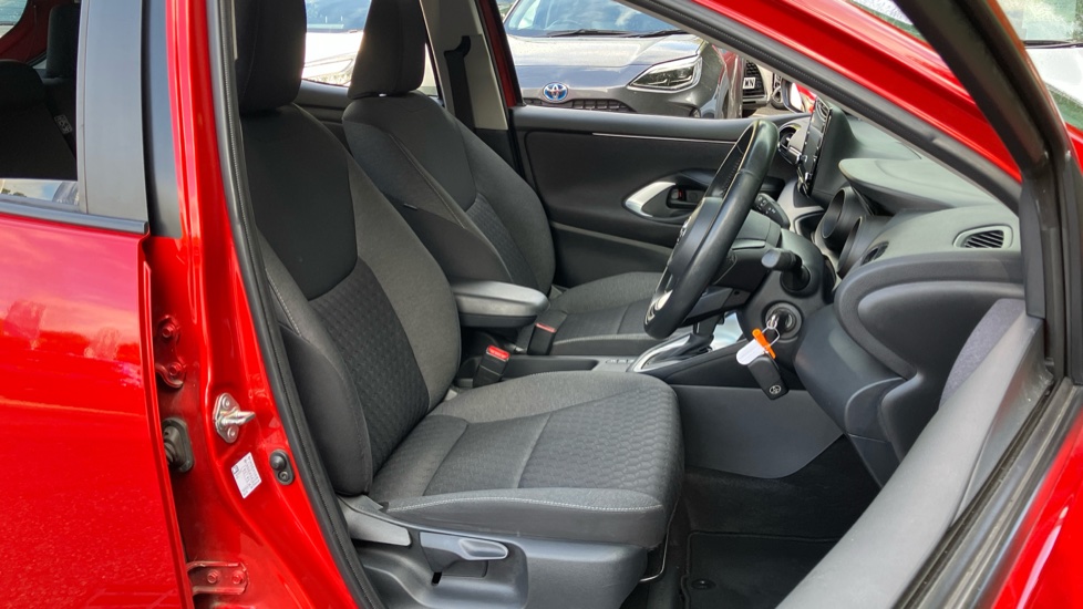 Toyota Yaris 1.5 Hybrid Design 5dr CVT Hybrid Hatchback - Image 57