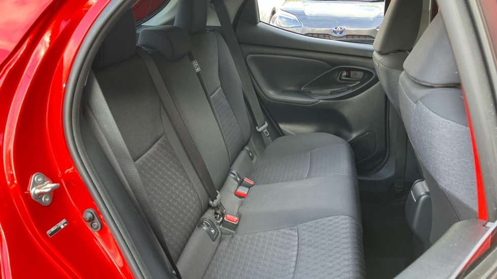 Toyota Yaris 1.5 Hybrid Design 5dr CVT Hybrid Hatchback - Image 59