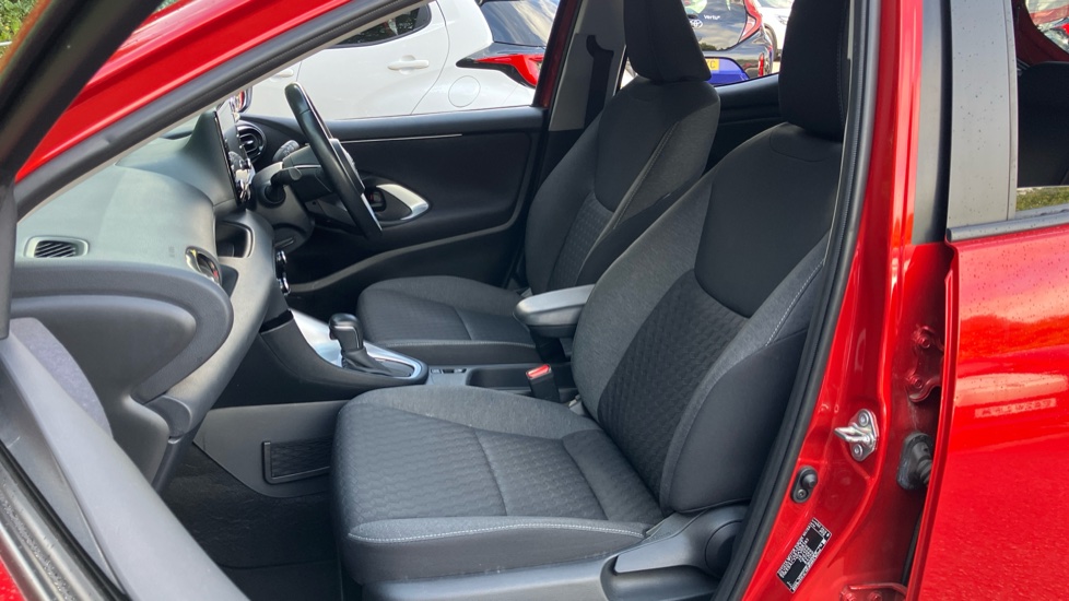 Toyota Yaris 1.5 Hybrid Design 5dr CVT Hybrid Hatchback - Image 61