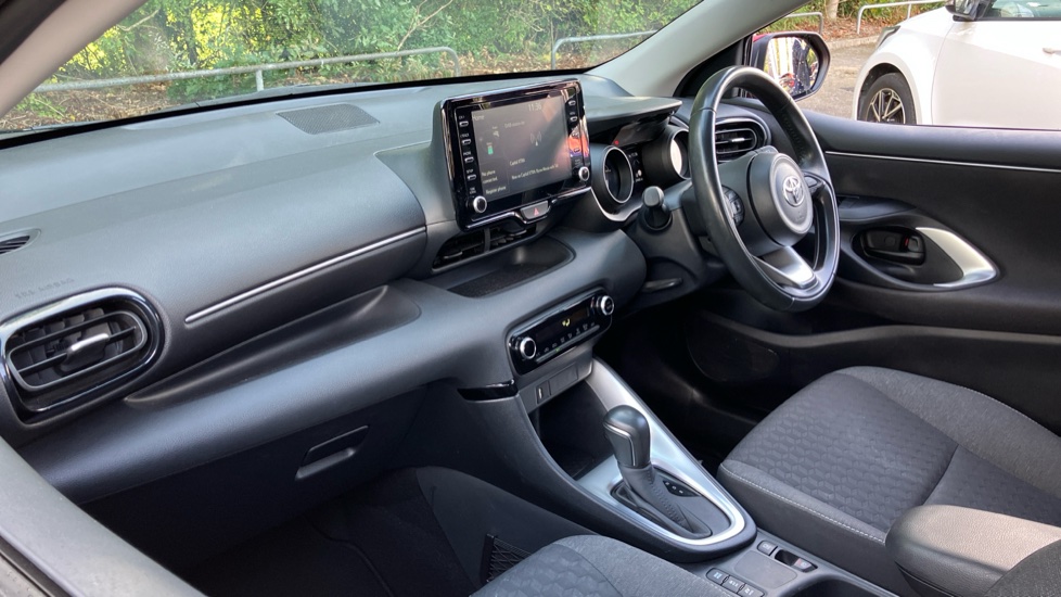 Toyota Yaris 1.5 Hybrid Design 5dr CVT Hybrid Hatchback - Image 62