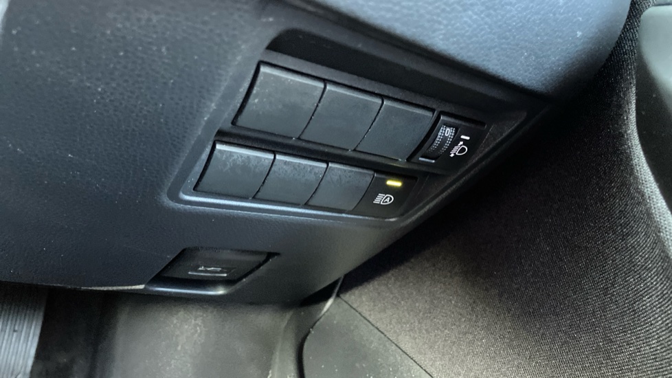 Toyota Yaris 1.5 Hybrid Design 5dr CVT Hybrid Hatchback - Image 63