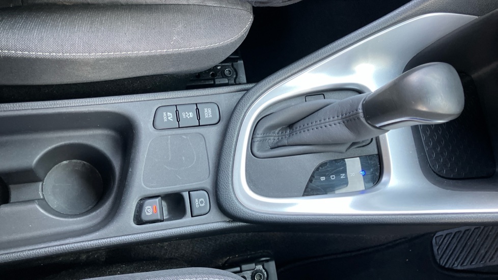 Toyota Yaris 1.5 Hybrid Design 5dr CVT Hybrid Hatchback - Image 64