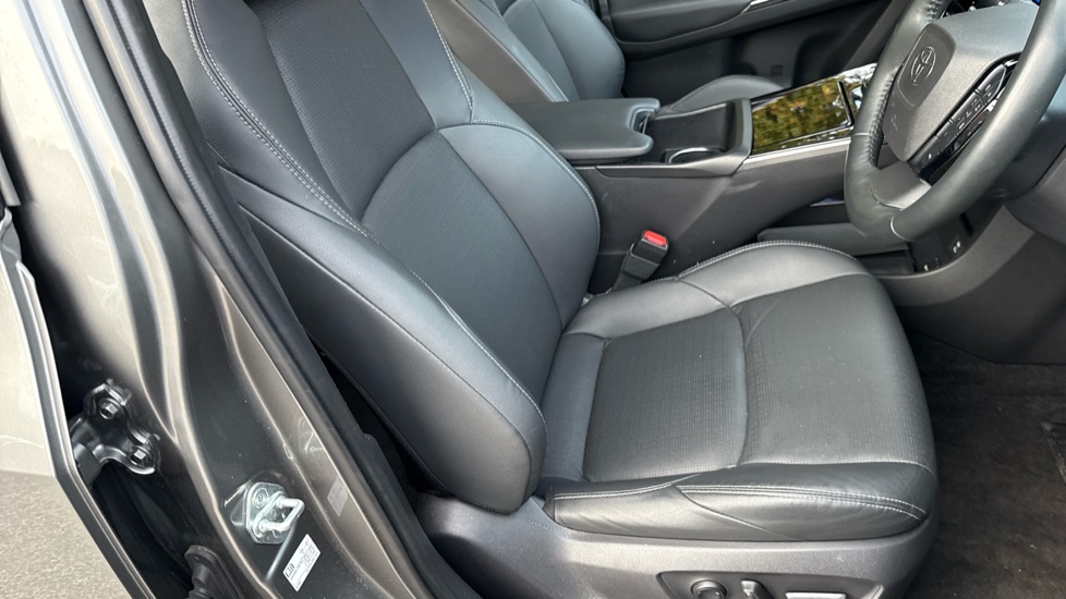 Toyota bZ4X 150kW Vision 71.4kWh 5dr Auto Electric Hatchback - Image 17