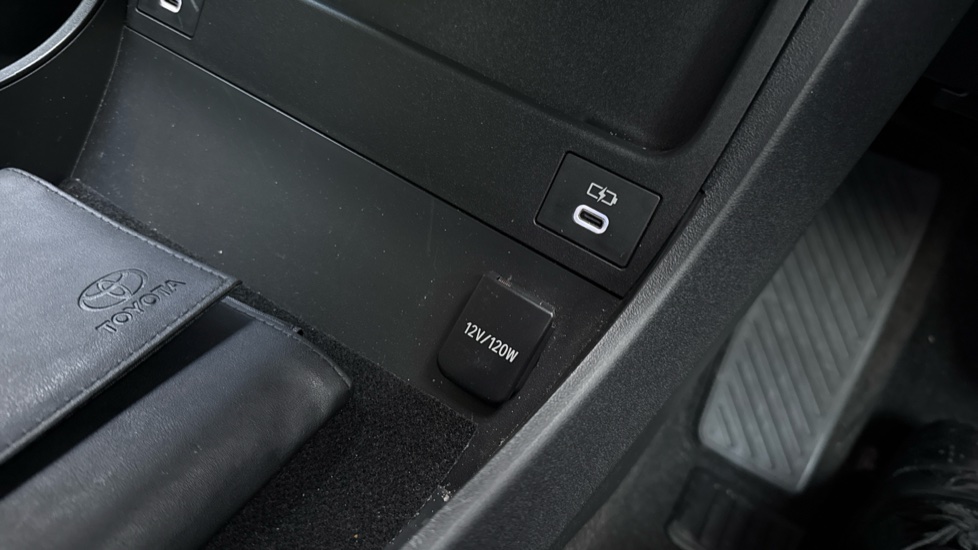 Toyota bZ4X 150kW Vision 71.4kWh 5dr Auto Electric Hatchback - Image 42