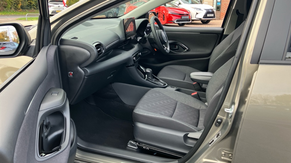 Toyota Yaris 1.5 Hybrid Design 5dr CVT Hybrid Hatchback - Image 10