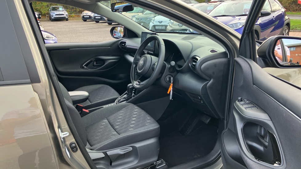 Toyota Yaris 1.5 Hybrid Design 5dr CVT Hybrid Hatchback - Image 11