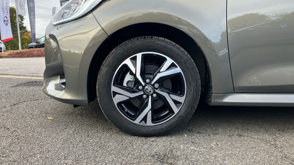 Toyota Yaris 1.5 Hybrid Design 5dr CVT Hybrid Hatchback - Image 18