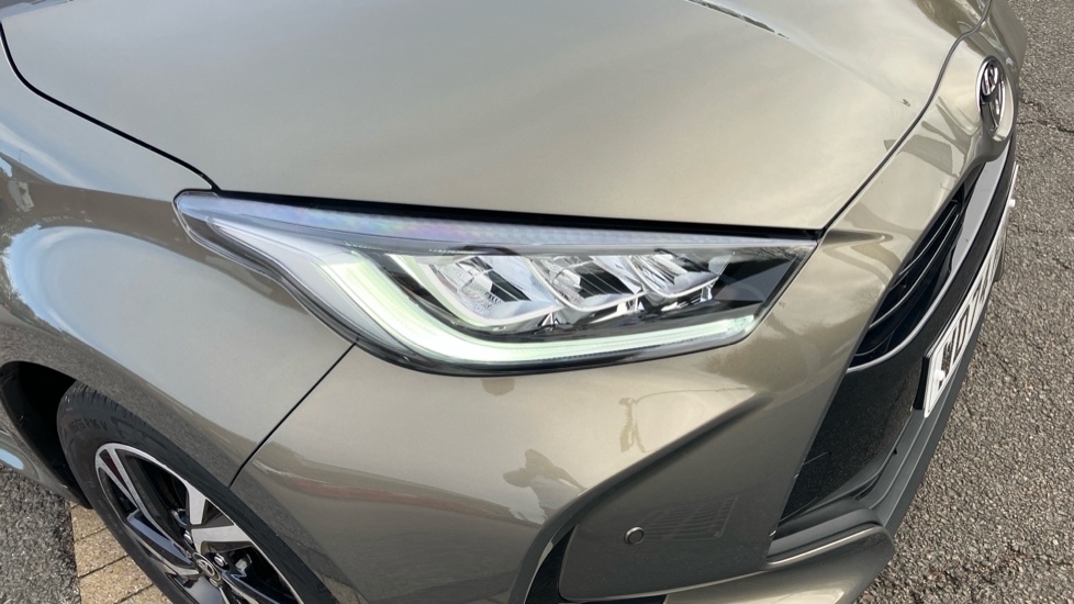 Toyota Yaris 1.5 Hybrid Design 5dr CVT Hybrid Hatchback - Image 32