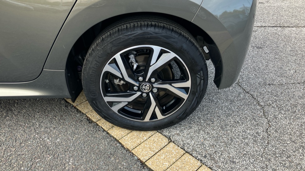 Toyota Yaris 1.5 Hybrid Design 5dr CVT Hybrid Hatchback - Image 35