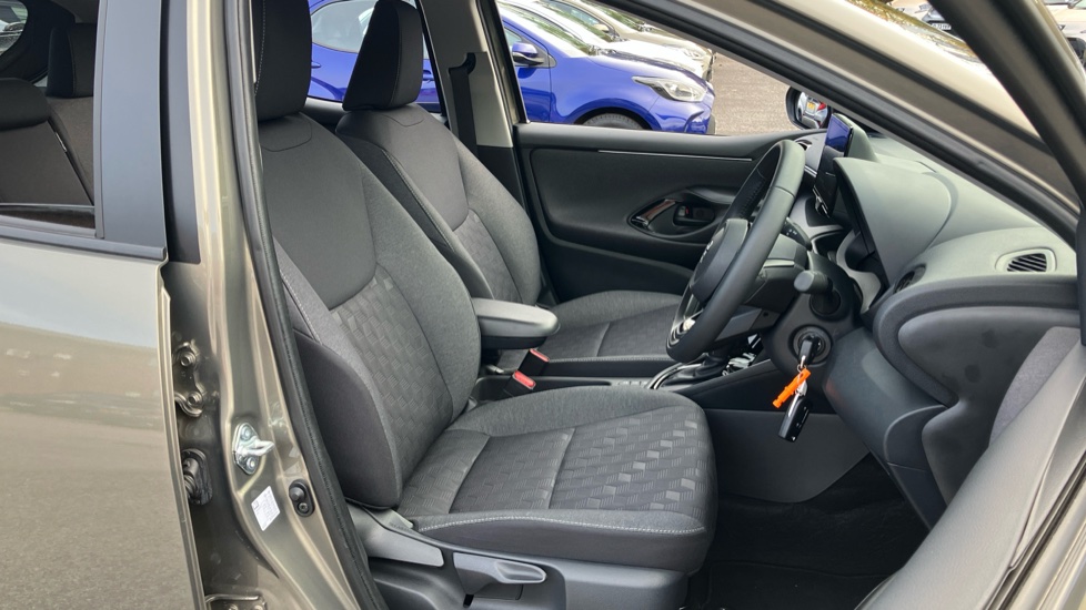 Toyota Yaris 1.5 Hybrid Design 5dr CVT Hybrid Hatchback - Image 39
