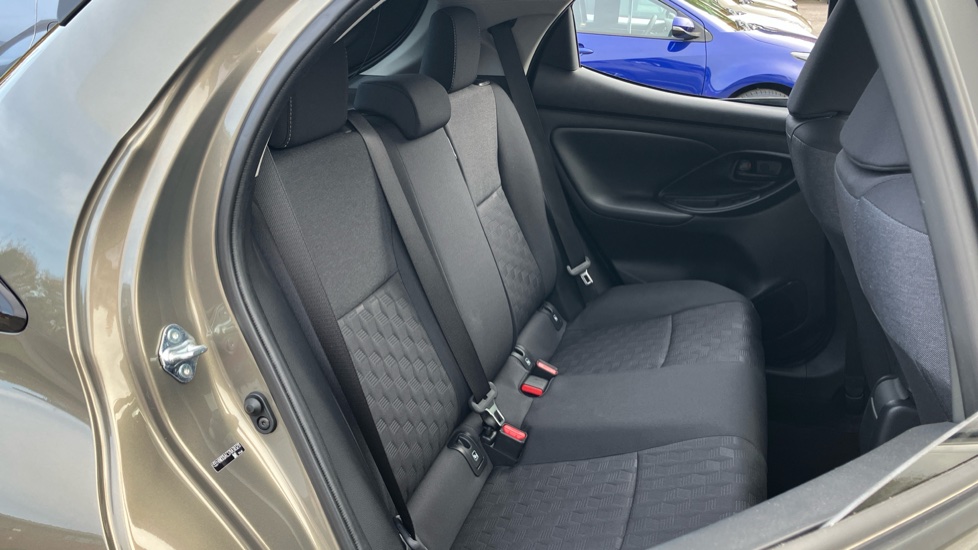 Toyota Yaris 1.5 Hybrid Design 5dr CVT Hybrid Hatchback - Image 41