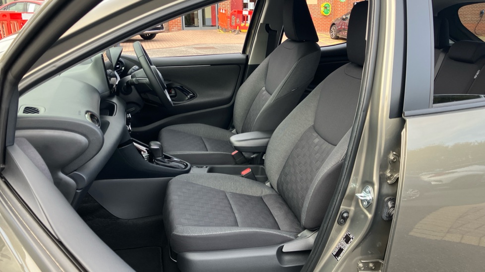 Toyota Yaris 1.5 Hybrid Design 5dr CVT Hybrid Hatchback - Image 43