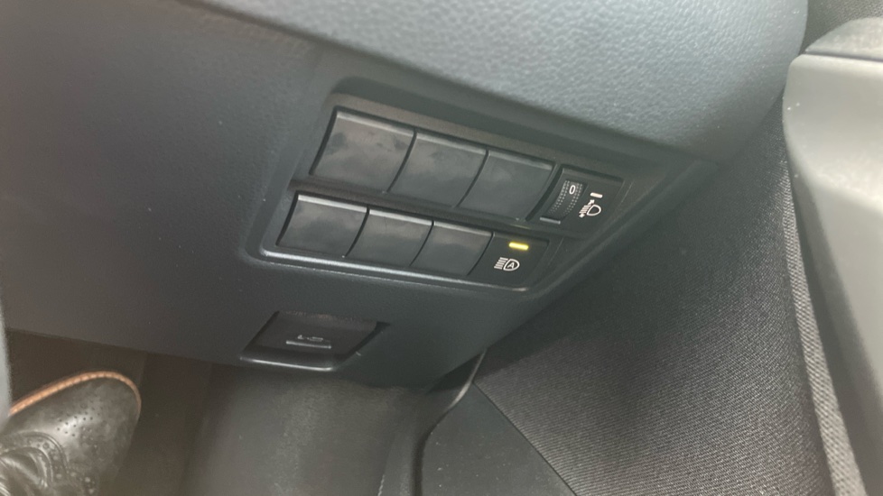 Toyota Yaris 1.5 Hybrid Design 5dr CVT Hybrid Hatchback - Image 47