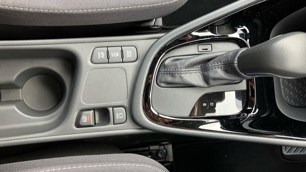 Toyota Yaris 1.5 Hybrid Design 5dr CVT Hybrid Hatchback - Image 49