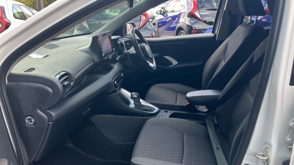 Toyota Yaris 1.5 Hybrid Design 5dr CVT Hybrid Hatchback - Image 5