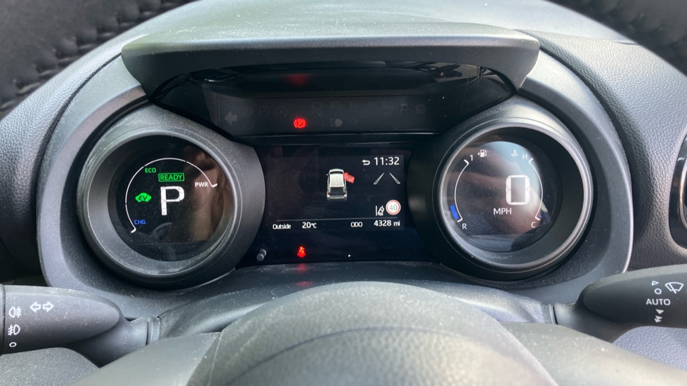 Toyota Yaris 1.5 Hybrid Design 5dr CVT Hybrid Hatchback - Image 10