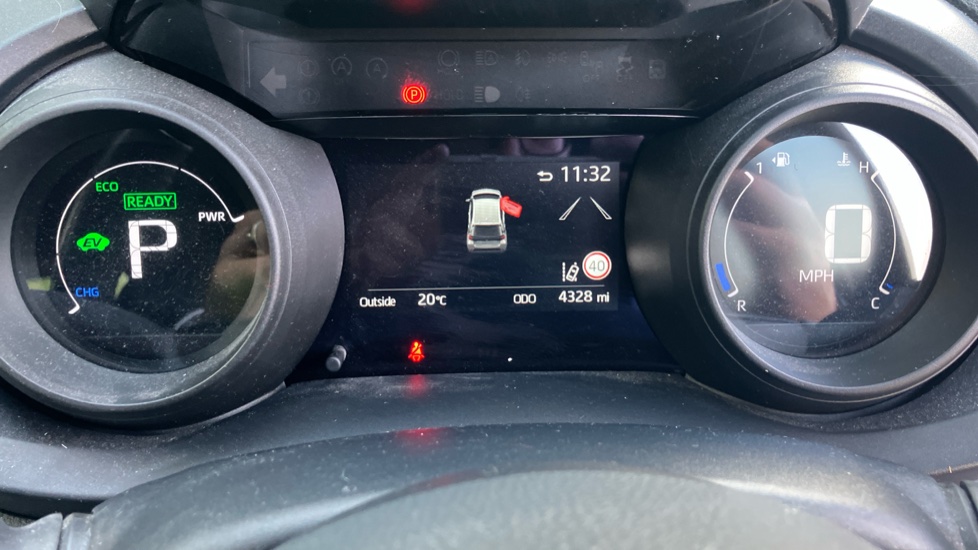 Toyota Yaris 1.5 Hybrid Design 5dr CVT Hybrid Hatchback - Image 11