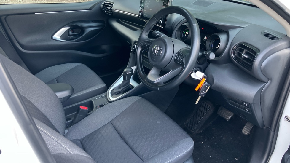 Toyota Yaris 1.5 Hybrid Design 5dr CVT Hybrid Hatchback - Image 12
