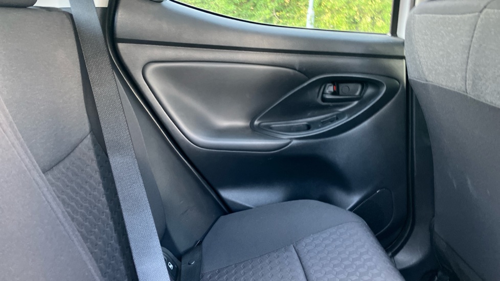 Toyota Yaris 1.5 Hybrid Design 5dr CVT Hybrid Hatchback - Image 15