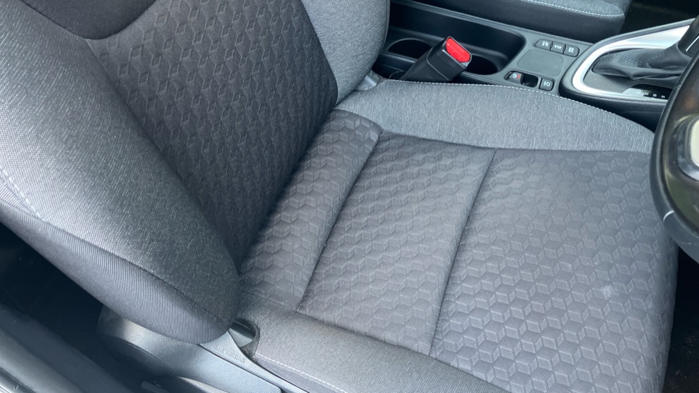 Toyota Yaris 1.5 Hybrid Design 5dr CVT Hybrid Hatchback - Image 17
