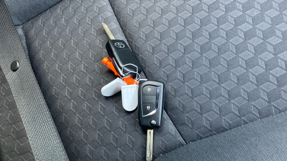 Toyota Yaris 1.5 Hybrid Design 5dr CVT Hybrid Hatchback - Image 28