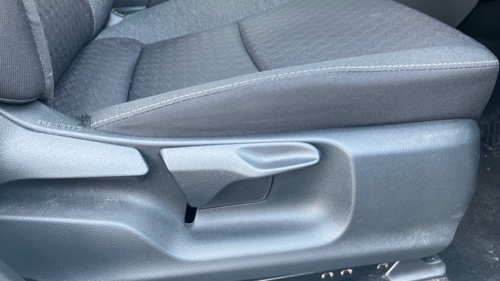 Toyota Yaris 1.5 Hybrid Design 5dr CVT Hybrid Hatchback - Image 30