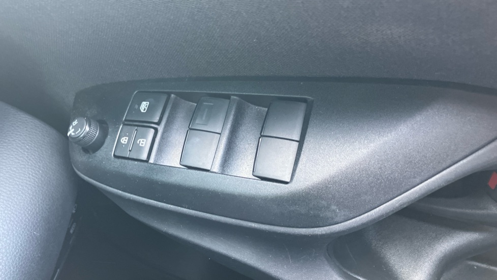 Toyota Yaris 1.5 Hybrid Design 5dr CVT Hybrid Hatchback - Image 33