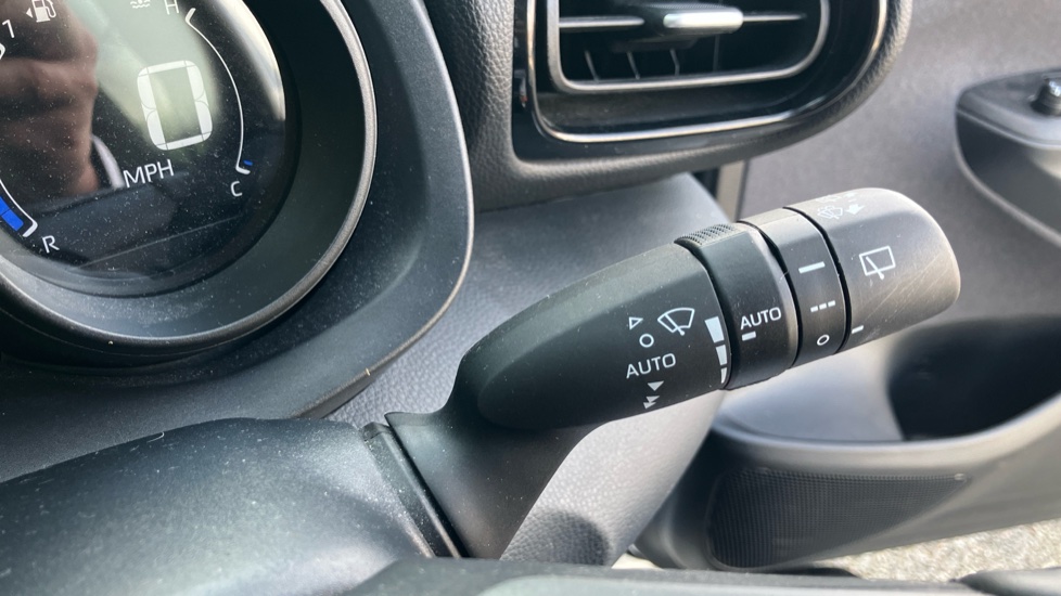Toyota Yaris 1.5 Hybrid Design 5dr CVT Hybrid Hatchback - Image 37