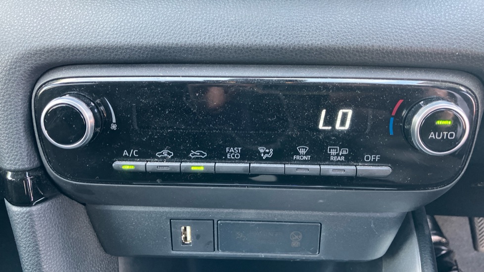 Toyota Yaris 1.5 Hybrid Design 5dr CVT Hybrid Hatchback - Image 38