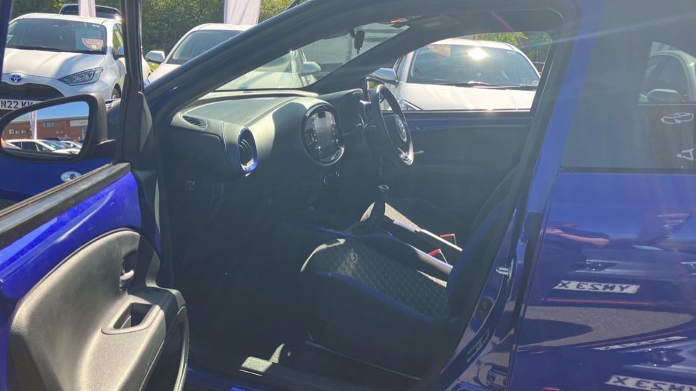 Toyota Aygo X 1.0 VVT-i Edge 5dr Petrol Hatchback - Image 5