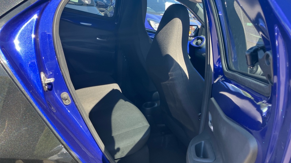 Toyota Aygo X 1.0 VVT-i Edge 5dr Petrol Hatchback - Image 8