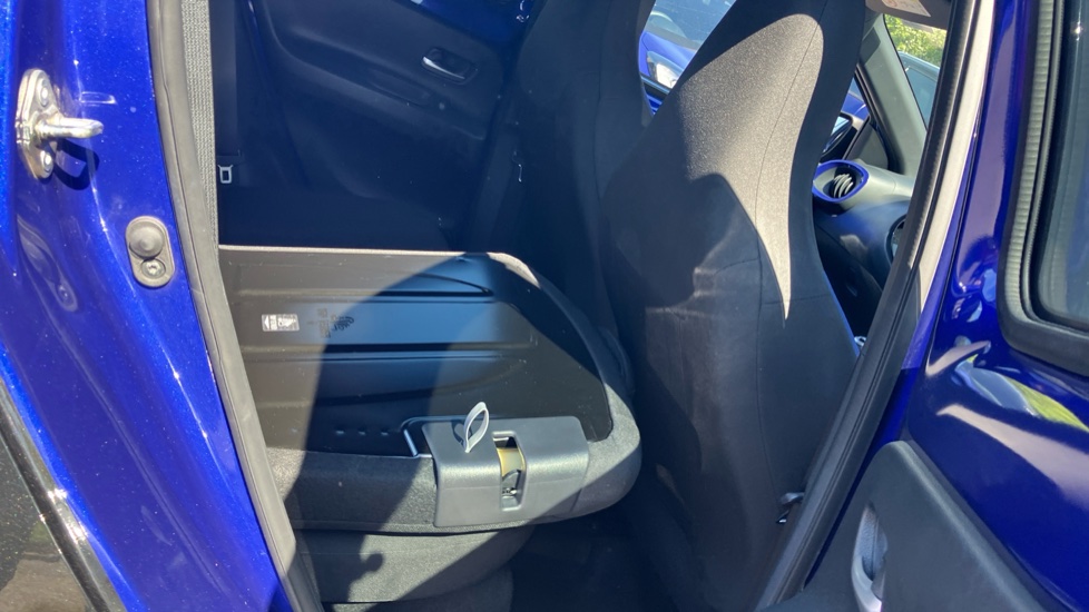 Toyota Aygo X 1.0 VVT-i Edge 5dr Petrol Hatchback - Image 18