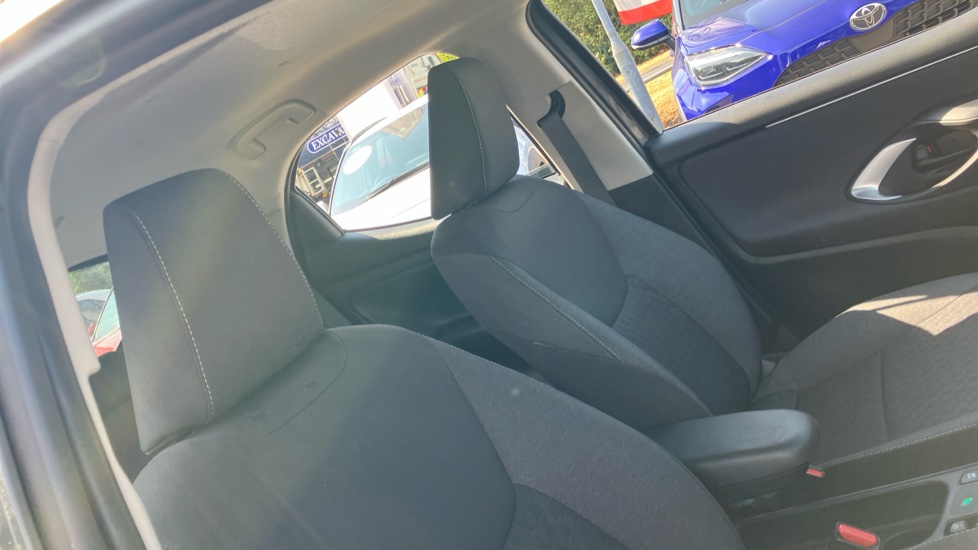 Toyota Yaris 1.5 Hybrid Design 5dr CVT Hybrid Hatchback - Image 19