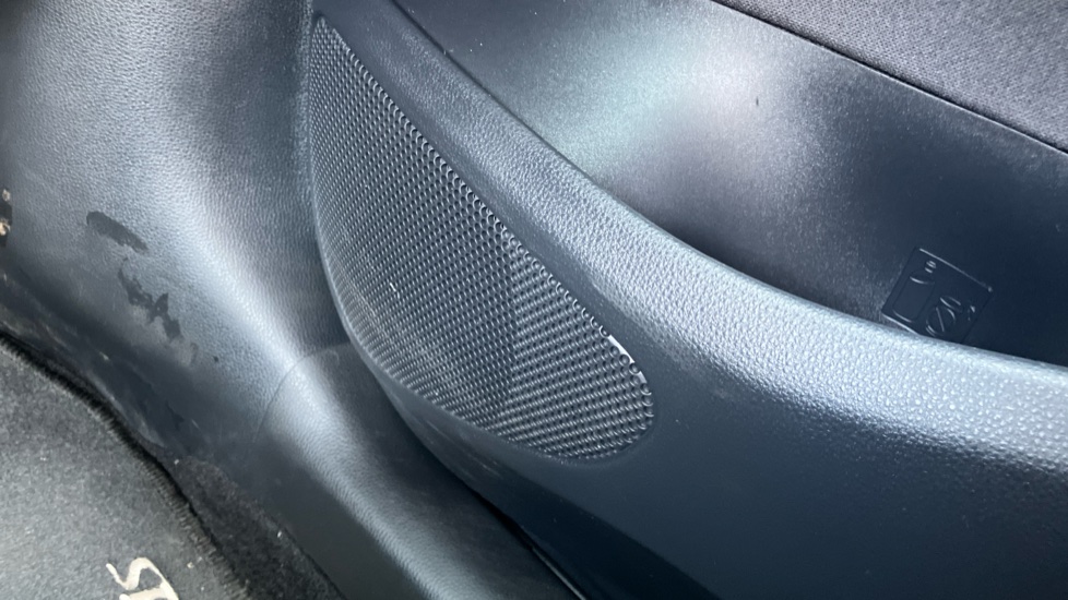 Toyota Yaris 1.5 Hybrid Design 5dr CVT Hybrid Hatchback - Image 39
