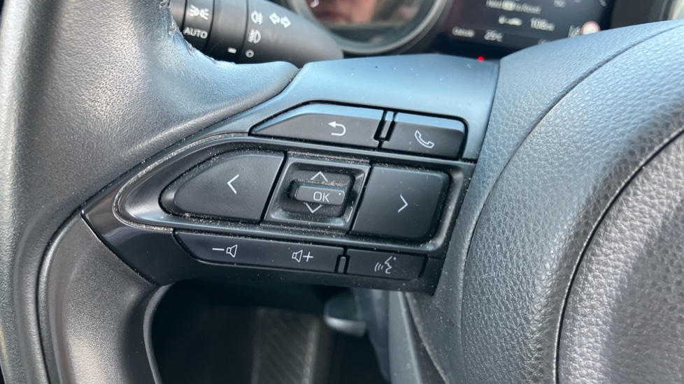 Toyota Yaris 1.5 Hybrid Design 5dr CVT Hybrid Hatchback - Image 40