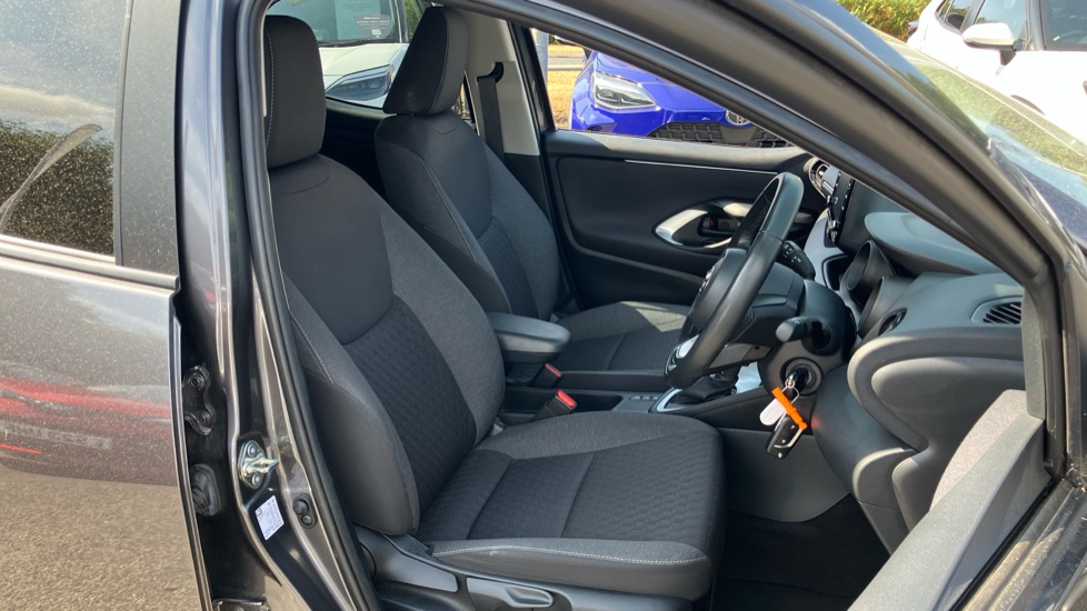 Toyota Yaris 1.5 Hybrid Design 5dr CVT Hybrid Hatchback - Image 56