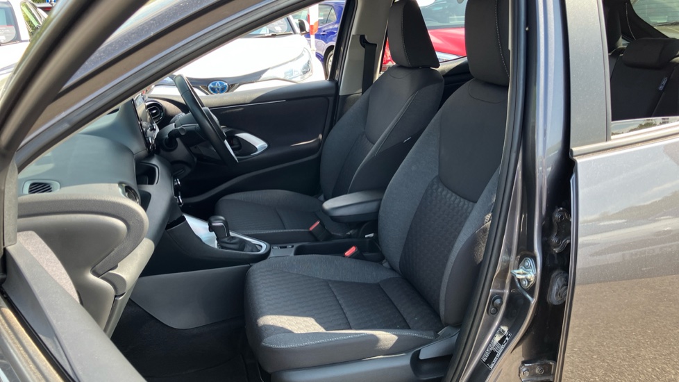 Toyota Yaris 1.5 Hybrid Design 5dr CVT Hybrid Hatchback - Image 60
