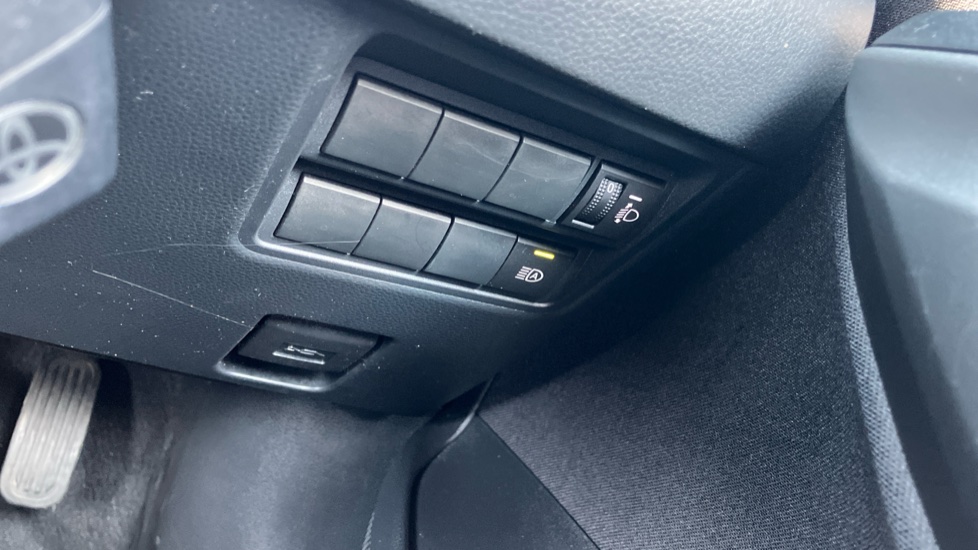 Toyota Yaris 1.5 Hybrid Design 5dr CVT Hybrid Hatchback - Image 62