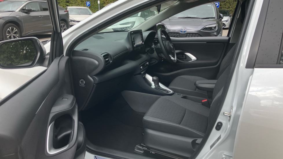 Toyota Yaris 1.5 Hybrid Icon 5dr CVT Hybrid Hatchback - Image 5