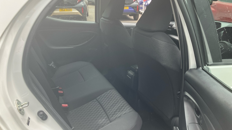 Toyota Yaris 1.5 Hybrid Icon 5dr CVT Hybrid Hatchback - Image 8
