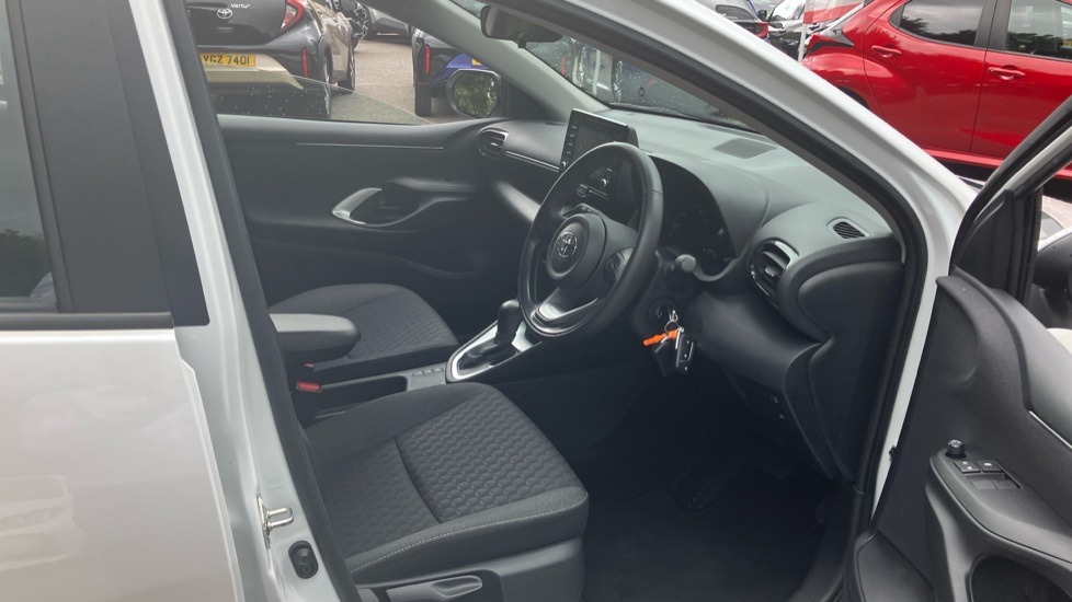 Toyota Yaris 1.5 Hybrid Icon 5dr CVT Hybrid Hatchback - Image 12