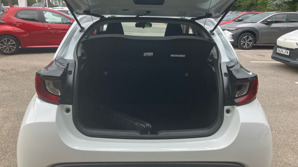 Toyota Yaris 1.5 Hybrid Icon 5dr CVT Hybrid Hatchback - Image 13