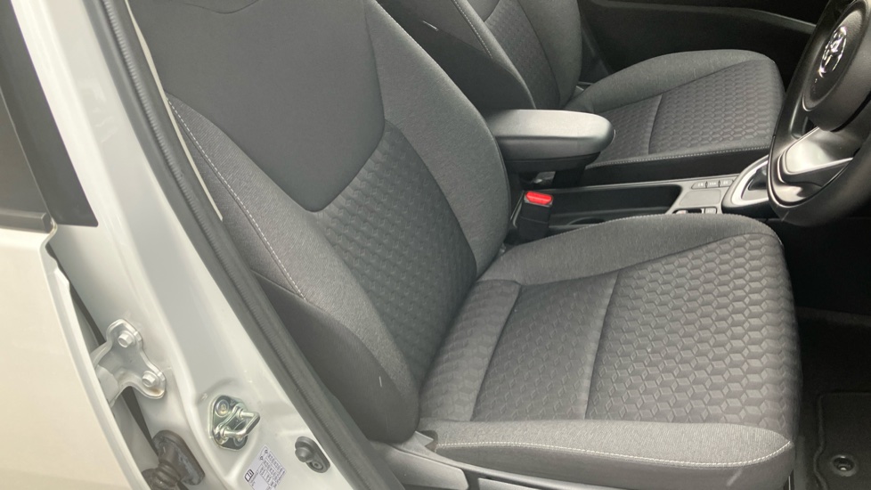Toyota Yaris 1.5 Hybrid Icon 5dr CVT Hybrid Hatchback - Image 17