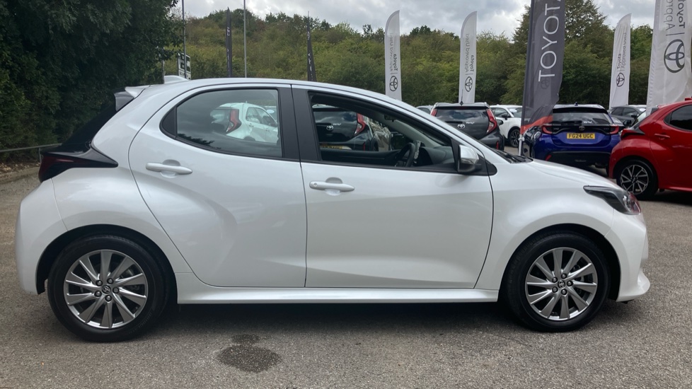 Toyota Yaris 1.5 Hybrid Icon 5dr CVT Hybrid Hatchback - Image 23