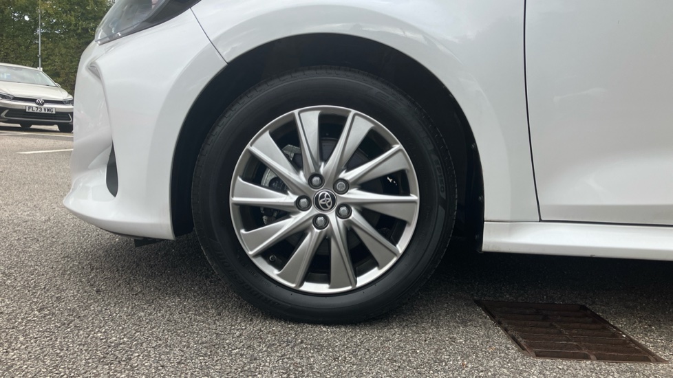Toyota Yaris 1.5 Hybrid Icon 5dr CVT Hybrid Hatchback - Image 25