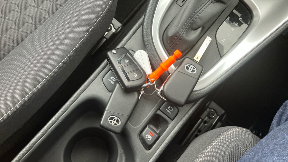 Toyota Yaris 1.5 Hybrid Icon 5dr CVT Hybrid Hatchback - Image 28