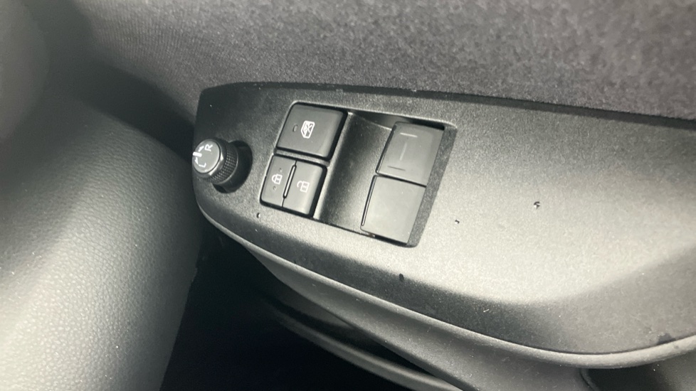 Toyota Yaris 1.5 Hybrid Icon 5dr CVT Hybrid Hatchback - Image 33