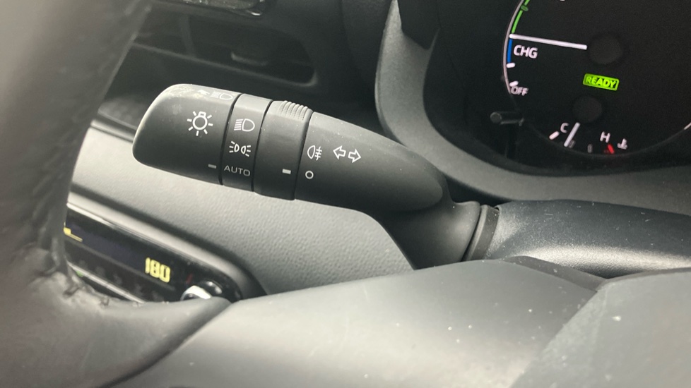 Toyota Yaris 1.5 Hybrid Icon 5dr CVT Hybrid Hatchback - Image 35