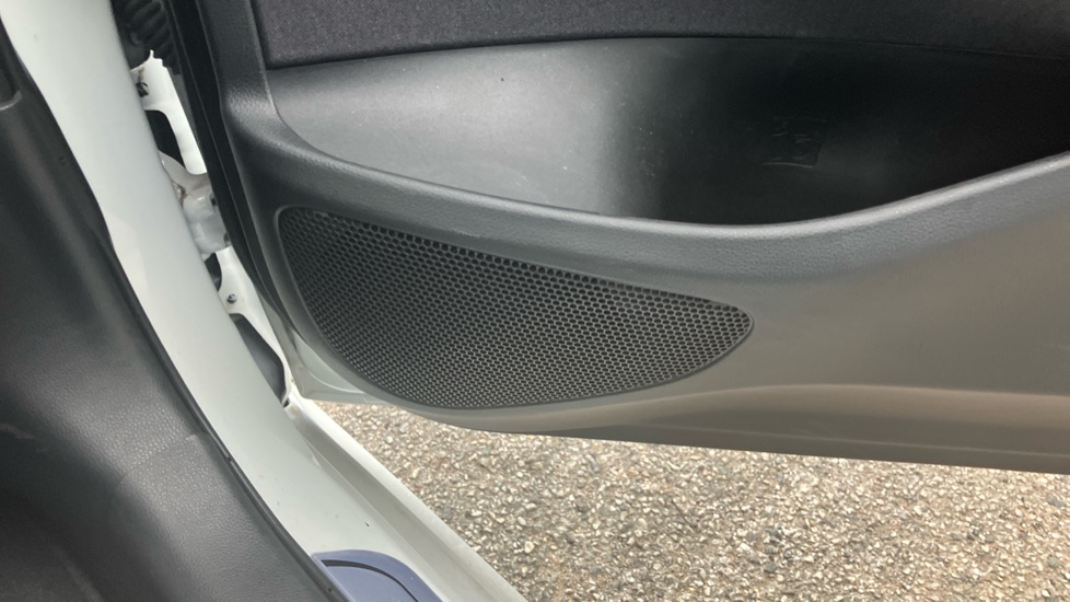 Toyota Yaris 1.5 Hybrid Icon 5dr CVT Hybrid Hatchback - Image 40
