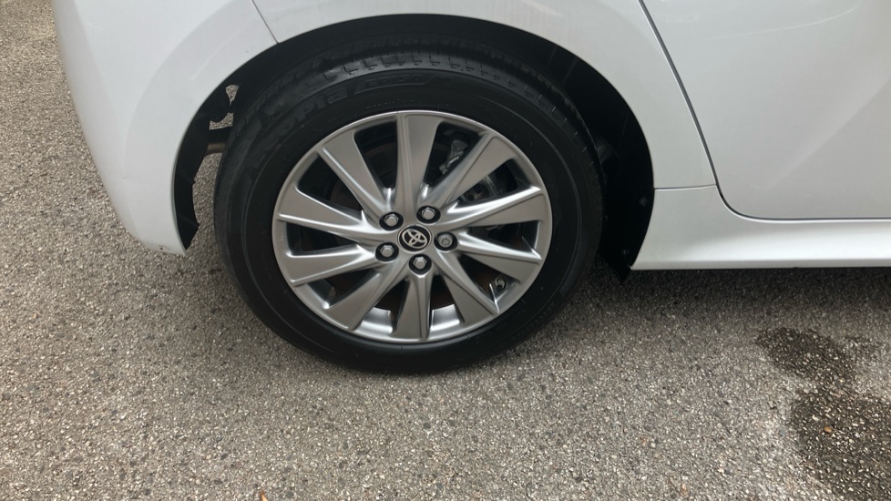 Toyota Yaris 1.5 Hybrid Icon 5dr CVT Hybrid Hatchback - Image 55